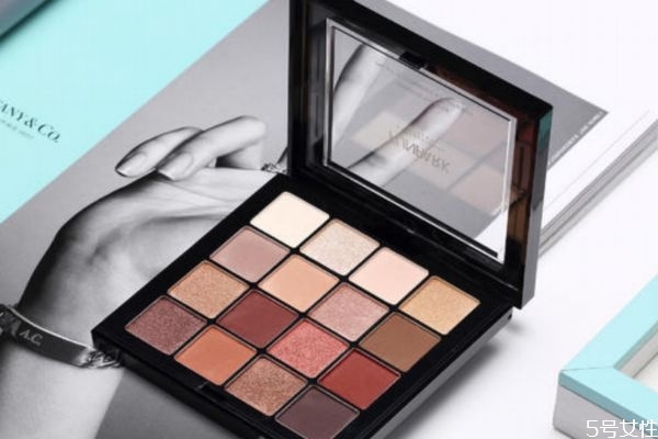 眼影怎么判斷是否過(guò)期 眼影結(jié)塊是過(guò)期了嗎