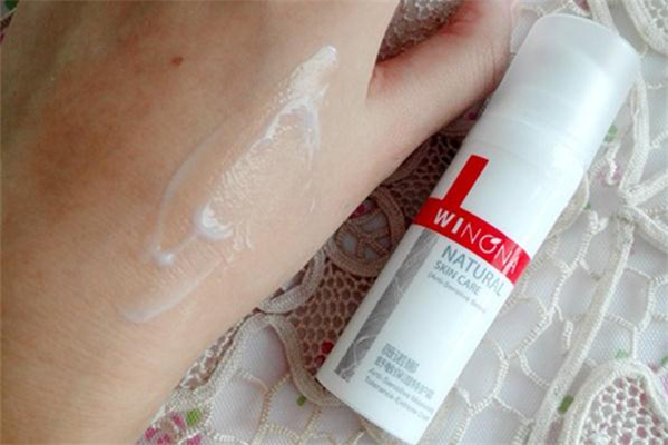 薇諾娜特護(hù)霜晚上可以用嗎 薇諾娜特護(hù)霜晚上用會堵塞毛孔嗎