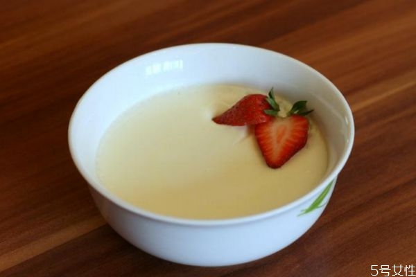 雙皮奶應(yīng)該怎么做 雙皮奶的簡單做法 雙皮奶應(yīng)該怎么做 雙皮奶的簡單做法