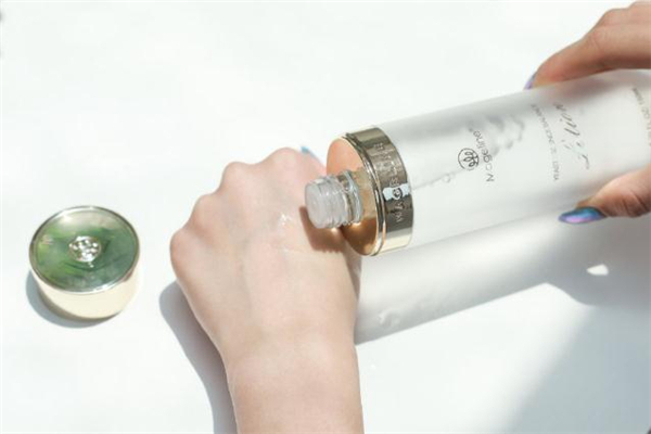 麥吉麗酵母平衡水敏感肌能用嗎 麥吉麗酵母平衡水和舊版區(qū)別