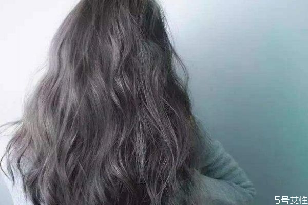 頭發(fā)漂過還能染什么色 漂過的頭發(fā)能染棕色嗎