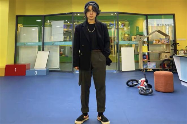 西裝配什么帽子好看 穿西裝戴什么帽子好看 西裝配什么帽子好看 穿西裝戴什么帽子好看