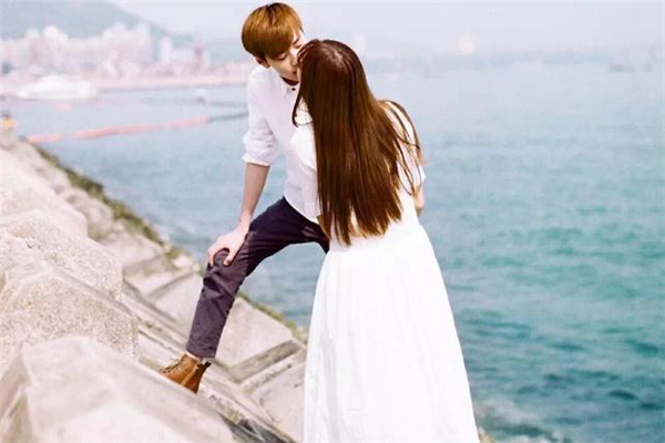 結婚前發(fā)現(xiàn)男友出軌怎么辦 結婚前發(fā)現(xiàn)男朋友出軌能原諒嗎