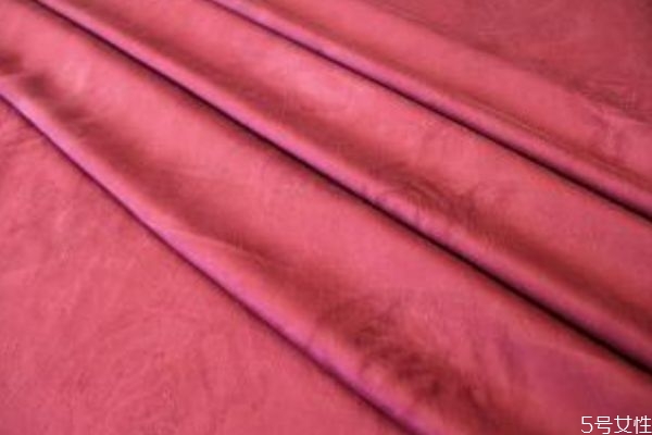 緞面和真絲的區(qū)別 緞面和真絲的不同 緞面和真絲的區(qū)別 緞面和真絲的不同
