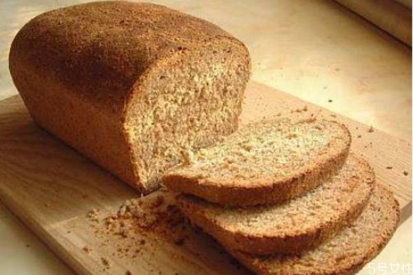 減肥吃面包會(huì)長(zhǎng)胖嗎 減肥正確吃面包的技巧