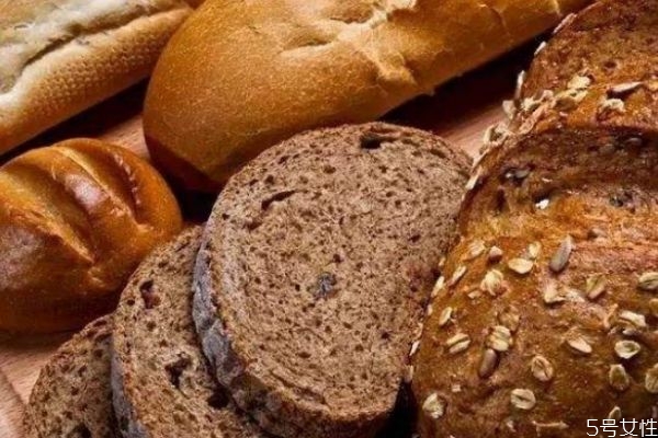 減肥吃面包會(huì)長(zhǎng)胖嗎 減肥正確吃面包的技巧