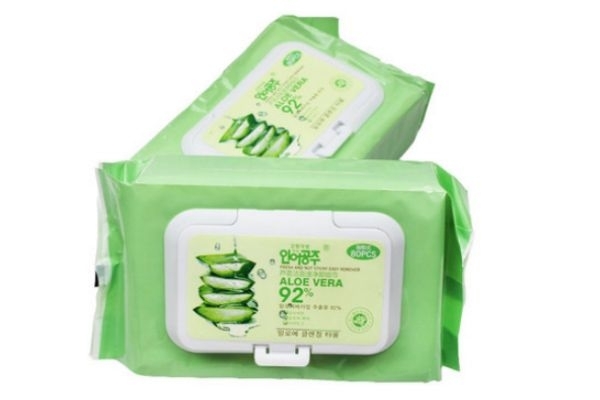 濕巾擦臉有什么好處 使用濕巾擦臉的注意事項 濕巾擦臉有什么好處 使用濕巾擦臉的注意事項