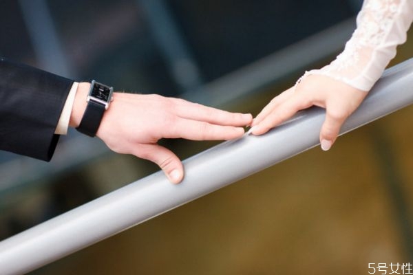 出軌男人真心回頭表現(xiàn) 如何分辨出軌男是否真心 出軌男人真心回頭表現(xiàn) 如何分辨出軌男是否真心