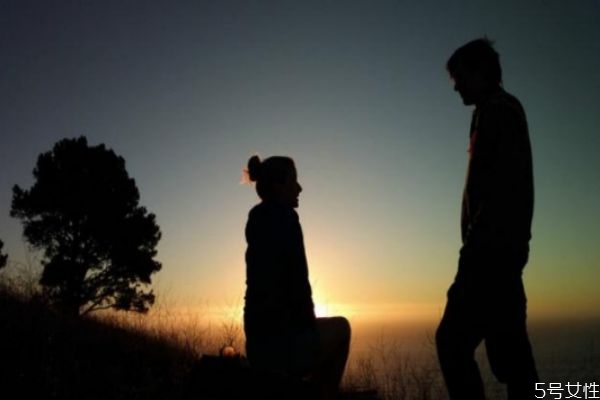 把老公惹生氣了怎么哄 情商高的女人會(huì)怎樣哄