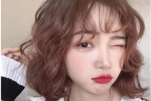 護(hù)發(fā)素會(huì)傷害頭皮嗎 護(hù)發(fā)素適合什么發(fā)質(zhì) 護(hù)發(fā)素會(huì)傷害頭皮嗎 護(hù)發(fā)素適合什么發(fā)質(zhì)