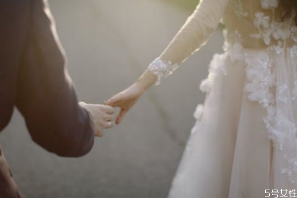 男人出軌后還會(huì)碰老婆嗎 男人出軌后會(huì)怎么掩飾