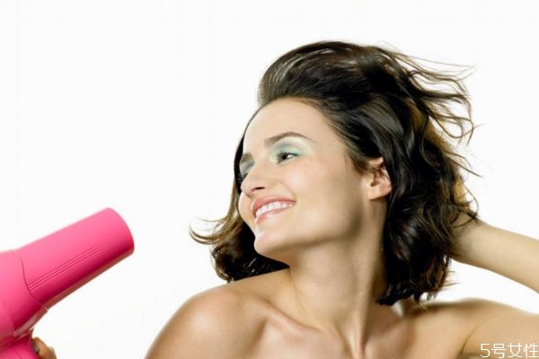 吹風(fēng)機怎么保養(yǎng) 吹風(fēng)機使用注意事項