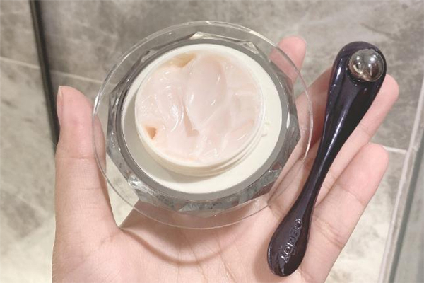 cemoy眼霜按摩棒怎么用 cemoy眼霜和雅詩蘭黛眼霜哪個(gè)好