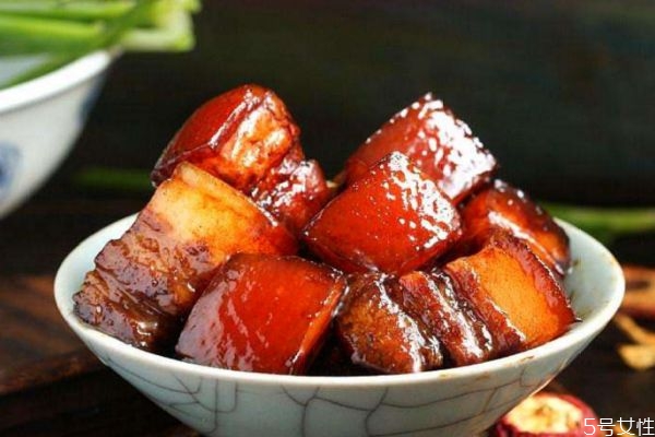 紅燒肉應該用哪個地方的肉 什么肉適合做紅燒肉 紅燒肉應該用哪個地方的肉 什么肉適合做紅燒肉