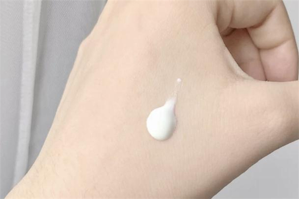 珀萊雅帆船防曬霜適合痘痘肌嗎 珀萊雅帆船防曬安全嗎 珀萊雅帆船防曬霜適合痘痘肌嗎 珀萊雅帆船防曬安全嗎