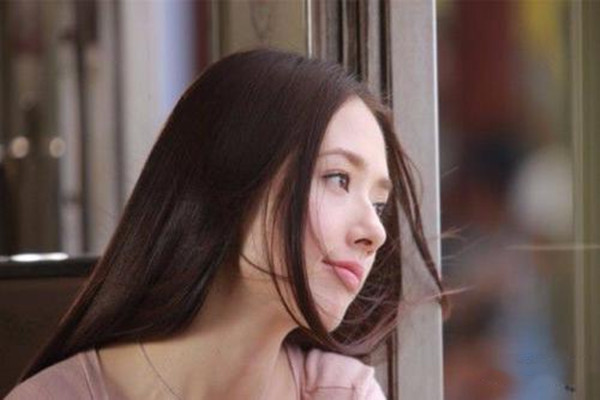 洗直頭發(fā)和拉直頭發(fā)的區(qū)別 洗直頭發(fā)和拉直頭發(fā)有什么不一樣 洗直頭發(fā)和拉直頭發(fā)的區(qū)別 洗直頭發(fā)和拉直頭發(fā)有什么不一樣