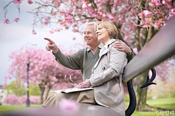 為什么男人會(huì)選擇離婚不離家 離婚不離家的男人心理