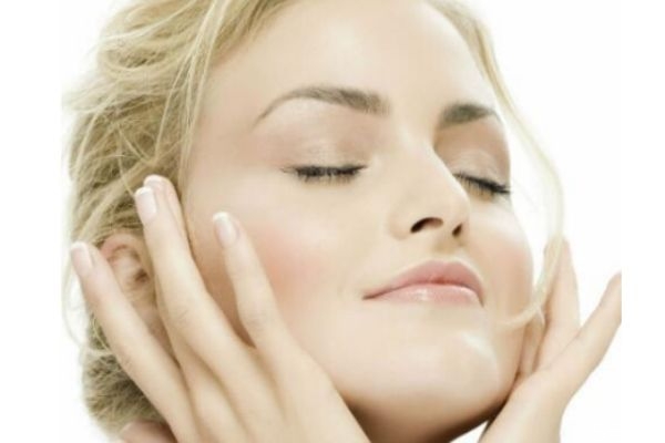 皮膚偏黃怎么美白 怎樣使暗黃皮膚變白 皮膚偏黃怎么美白 怎樣使暗黃皮膚變白