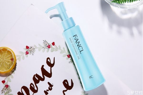 正確卸妝你需注意什么 卸妝要用專門卸妝的產(chǎn)品 正確卸妝你需注意什么 卸妝要用專門卸妝的產(chǎn)品