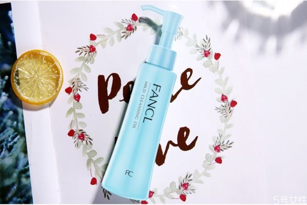 正確卸妝你需注意什么 卸妝要用專門卸妝的產(chǎn)品 正確卸妝你需注意什么 卸妝要用專門卸妝的產(chǎn)品