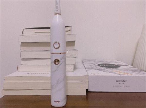 電動(dòng)牙刷和普通牙刷哪個(gè)好？小編真實(shí)測(cè)評(píng)分享