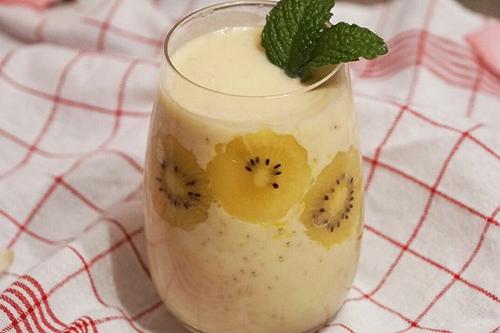 香蕉奶昔怎么做 香蕉奶昔的營(yíng)養(yǎng)價(jià)值 香蕉奶昔怎么做 香蕉奶昔的營(yíng)養(yǎng)價(jià)值