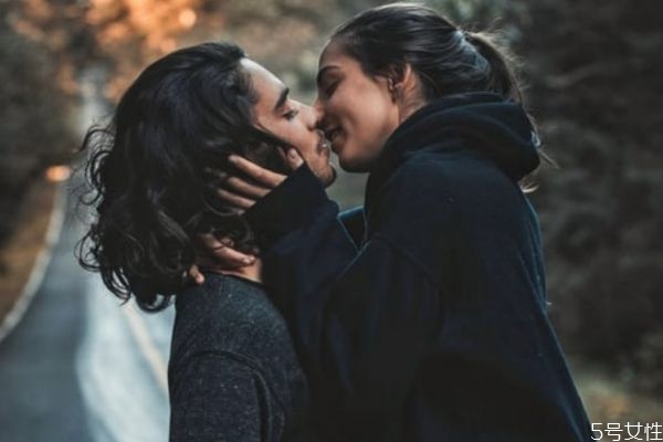 老公提出離婚怎么應(yīng)對(duì) 離婚最有效挽回方法 老公提出離婚怎么應(yīng)對(duì) 離婚最有效挽回方法