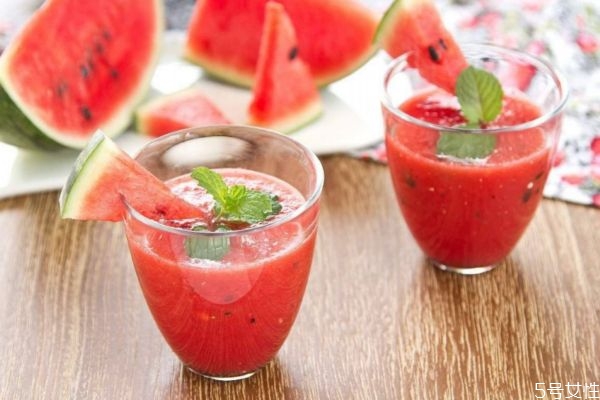 西瓜沙冰在家怎么做 西瓜沙冰的家居做法 西瓜沙冰在家怎么做 西瓜沙冰的家居做法