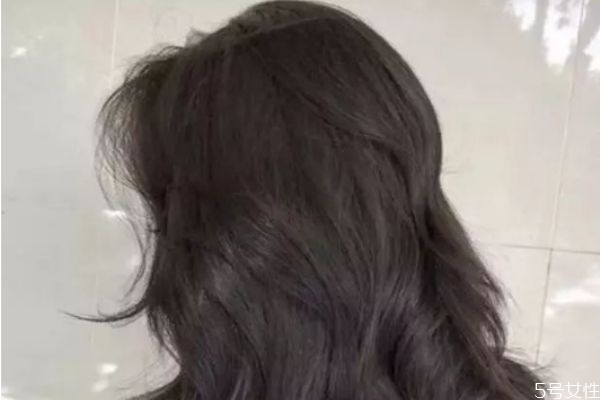 黑茶色頭發(fā)適合夏天嗎 染黑茶色多少錢 黑茶色頭發(fā)適合夏天嗎 染黑茶色多少錢