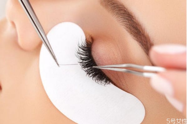 嫁接睫毛后如何畫眼妝 嫁接睫毛后怎么卸妝 嫁接睫毛后如何畫眼妝 嫁接睫毛后怎么卸妝