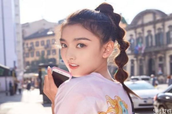 夏天頭發(fā)怎么扎簡(jiǎn)單又涼快 夏天頭發(fā)怎么扎起來(lái)好看