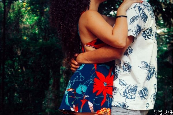 老婆出軌離婚還能復(fù)合嗎 老婆出軌什么時(shí)候離婚合適 老婆出軌離婚還能復(fù)合嗎 老婆出軌什么時(shí)候離婚合適