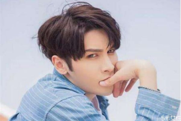 輪廓分明留什么樣的發(fā)型 臉大的男生適合什么發(fā)型