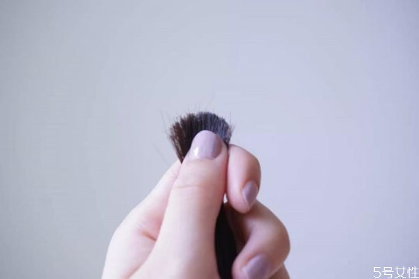 劉海分開(kāi)合不上怎么辦 如何取消頭發(fā)中分的縫