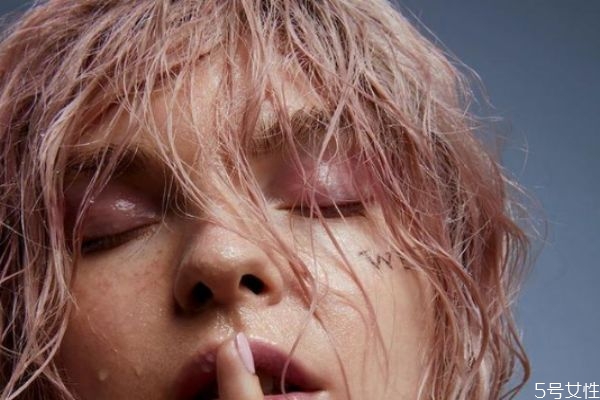 讓女人心動的體貼小動作 讓女朋友心動的動作 讓女人心動的體貼小動作 讓女朋友心動的動作