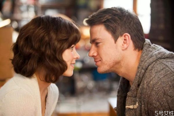 男生最經(jīng)不起女生哪種撩 女生讓男生心動的瞬間 男生最經(jīng)不起女生哪種撩 女生讓男生心動的瞬間