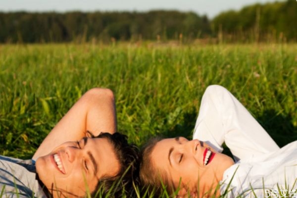 男生最經(jīng)不起女生哪種撩 女生讓男生心動的瞬間 男生最經(jīng)不起女生哪種撩 女生讓男生心動的瞬間