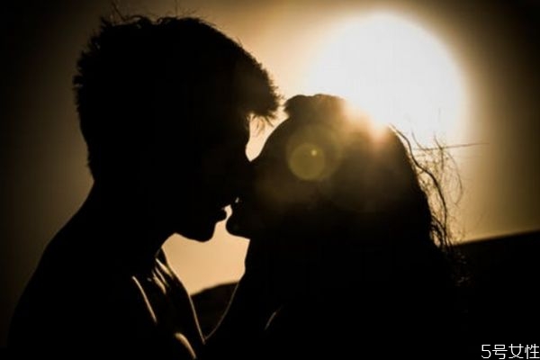 老公疏遠(yuǎn)你的幾種表現(xiàn) 丈夫開(kāi)始疏遠(yuǎn)你的細(xì)節(jié) 老公疏遠(yuǎn)你的幾種表現(xiàn) 丈夫開(kāi)始疏遠(yuǎn)你的細(xì)節(jié)