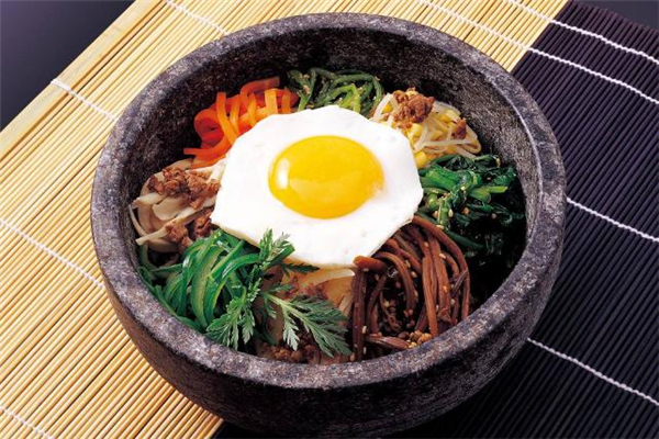 石鍋拌飯的熱量 石鍋拌飯吃了容易胖嗎 石鍋拌飯的熱量 石鍋拌飯吃了容易胖嗎