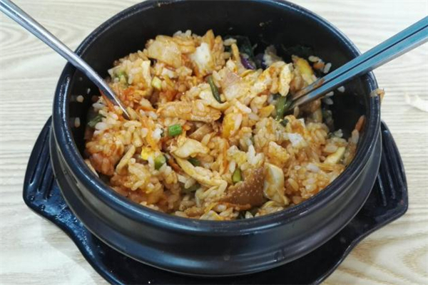 石鍋拌飯可以用甜面醬嗎 石鍋拌飯可以用蒜蓉辣醬嗎 石鍋拌飯可以用甜面醬嗎 石鍋拌飯可以用蒜蓉辣醬嗎