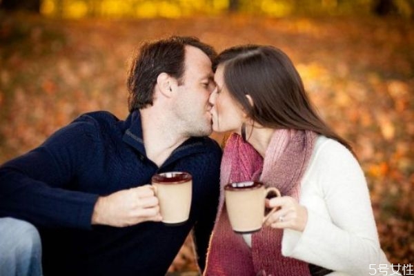 婚后發(fā)現(xiàn)對(duì)方婚前出軌怎么辦 婚前劈腿的男人婚后會(huì)出軌嗎 婚后發(fā)現(xiàn)對(duì)方婚前出軌怎么辦 婚前劈腿的男人婚后會(huì)出軌嗎