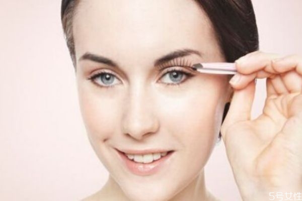 貼假睫毛和不貼的對比 種睫毛和貼假睫毛哪個好 貼假睫毛和不貼的對比 種睫毛和貼假睫毛哪個好