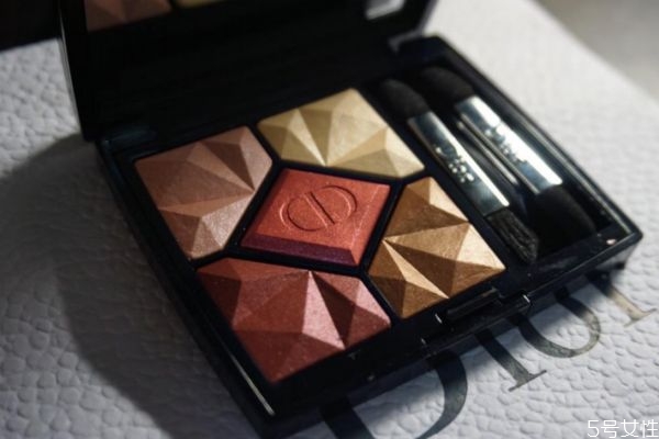 眼影可以用多久 怎么判斷眼影過(guò)期 眼影可以用多久 怎么判斷眼影過(guò)期