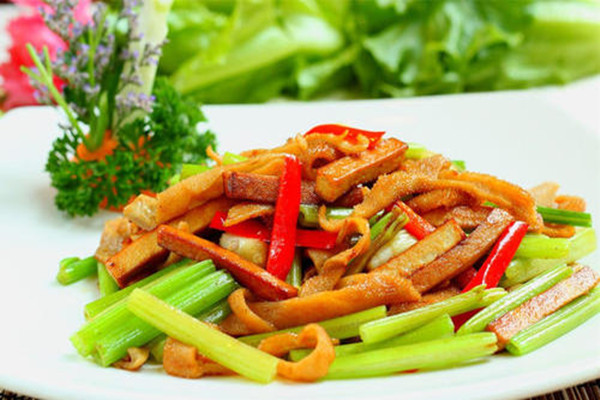 芹菜炒豆干怎做好吃 芹菜炒豆干的技巧 芹菜炒豆干怎做好吃 芹菜炒豆干的技巧