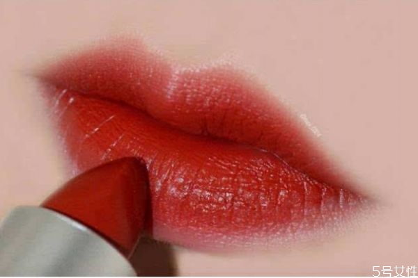 可以用口紅當(dāng)腮紅嗎 口紅當(dāng)腮紅會(huì)長斑嗎