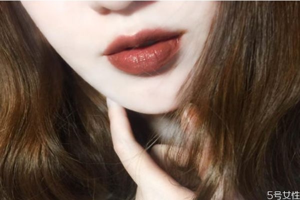 唇釉和口紅哪個(gè)持久 口紅和唇釉哪個(gè)不沾杯 唇釉和口紅哪個(gè)持久 口紅和唇釉哪個(gè)不沾杯