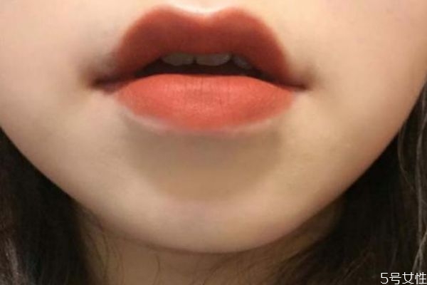 唇釉和口紅哪個(gè)持久 口紅和唇釉哪個(gè)不沾杯 唇釉和口紅哪個(gè)持久 口紅和唇釉哪個(gè)不沾杯