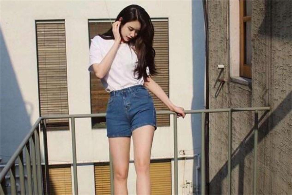 草莓型身材適合什么領(lǐng)口 草莓型身材適合什么袖子的衣服 草莓型身材適合什么領(lǐng)口 草莓型身材適合什么袖子的衣服