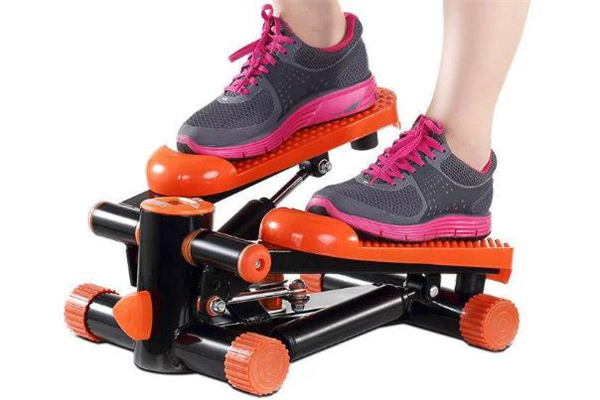 踏步機(jī)怎么用 踏步機(jī)的功效和作用 踏步機(jī)怎么用 踏步機(jī)的功效和作用