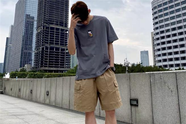 工裝五分褲怎么搭配 工裝五分褲搭配圖片 工裝五分褲怎么搭配 工裝五分褲搭配圖片